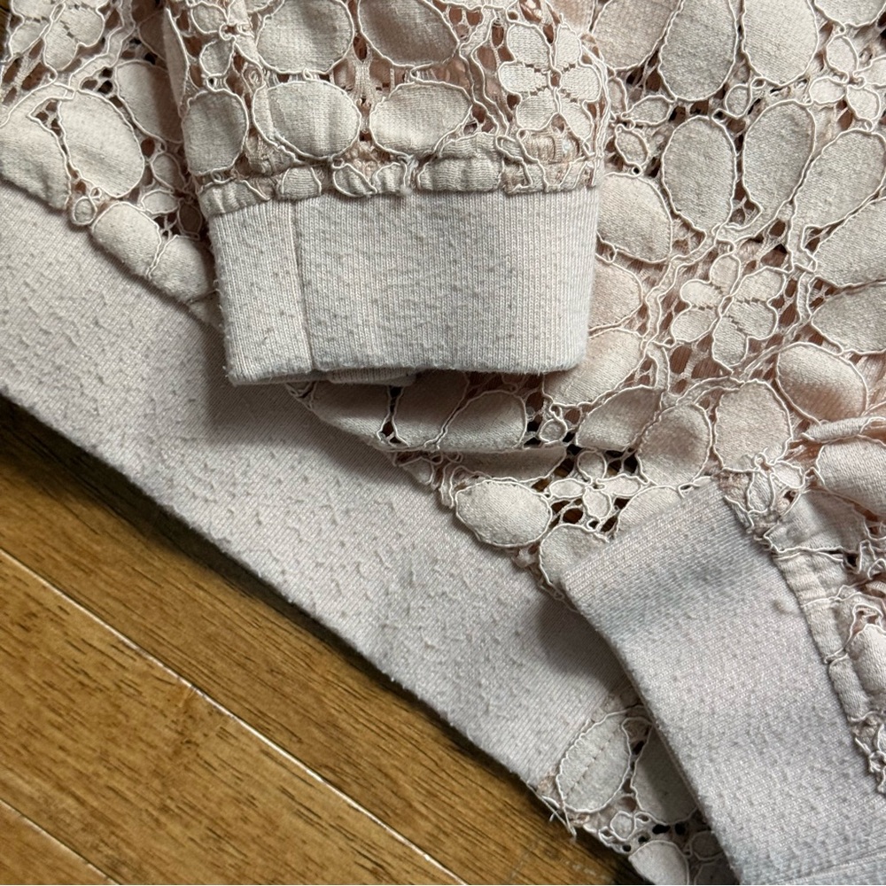 Women’s Torrid Light Pink Lace Bomber Jacket size 2 EUC - Picture 4 of 4
